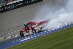 Race winner Kyle Larson, Chip Ganassi Racing Chevrolet