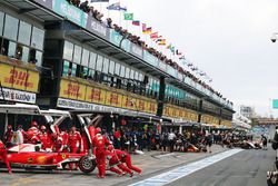 Sebastian Vettel, Ferrari SF16-H aux stands