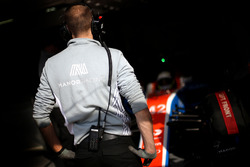 Manor Racing garage atmosfer