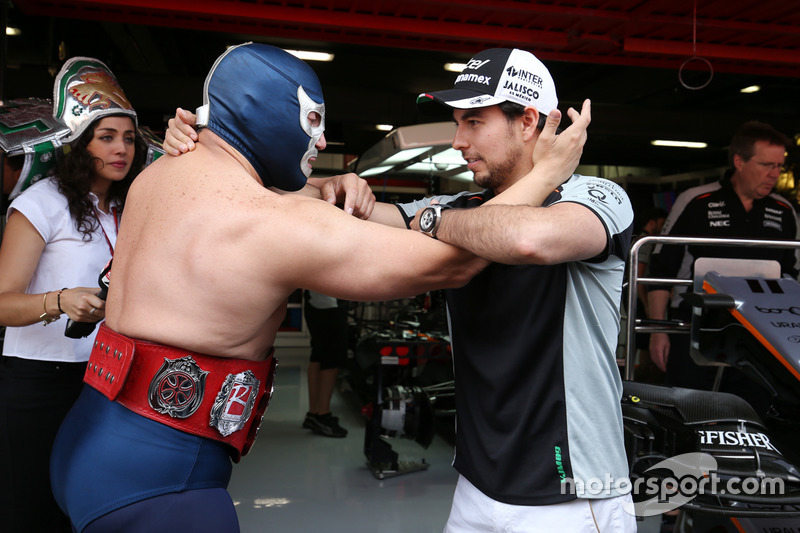 Sergio Pérez, Sahara Force India F1 con Blue Demon Jr. Luchador