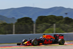 Vonken bij Daniel Ricciardo, Red Bull Racing RB12