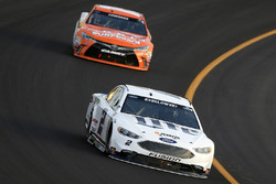 Brad Keselowski, Team Penske, Ford; Carl Edwards, Joe Gibbs Racing, Toyota