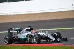 Эстебан Окон, тест-пилот, Mercedes AMG F1 W07 Hybrid