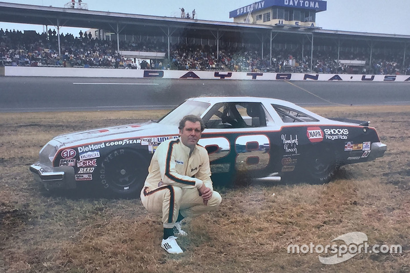 La decoración original de Buddy Baker en Darlington 1980