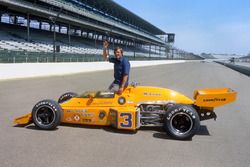 Race winner Johnny Rutherford, McLaren M16C