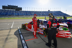 Kyle Busch, Joe Gibbs Racing, Toyota Camry Skittles Red White & Blue