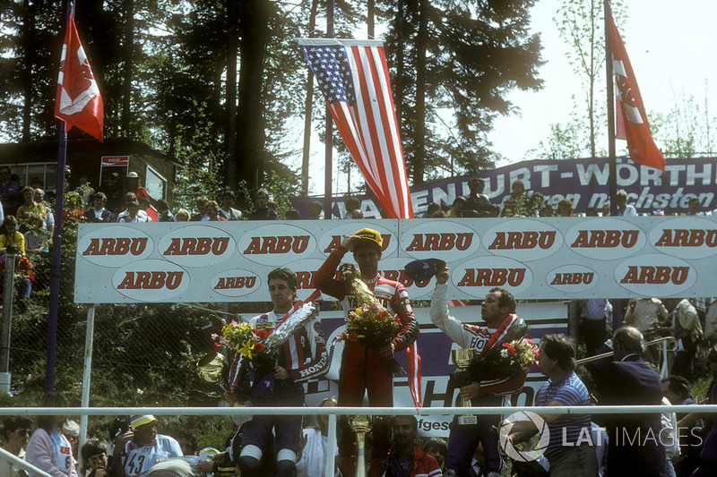 Podyum: Yarış galibi Eddie Lawson, 2. Freddie Spencer, 3. Randy Mamola