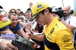 Carlos Sainz Jr., Renault Sport F1 Team at the autograph session