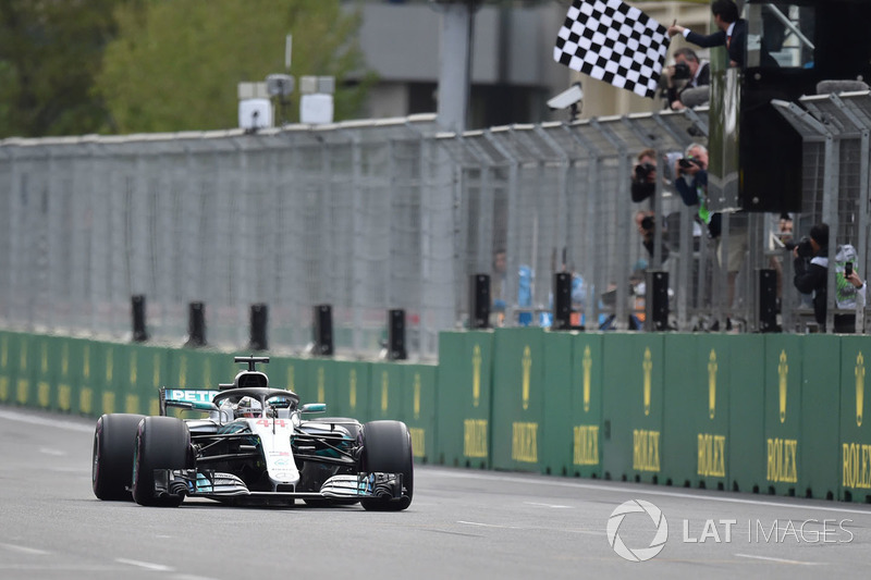 Na corrida, Vettel errou a freada, perdeu posições e cruzou a linha de chegada em quarto. Bottas teve um pneu furado enquanto liderava e abandonou. Já Hamilton, conquistou sua primeira vitória na temporada e tomou a liderança do campeonato das mãos de Vettel.