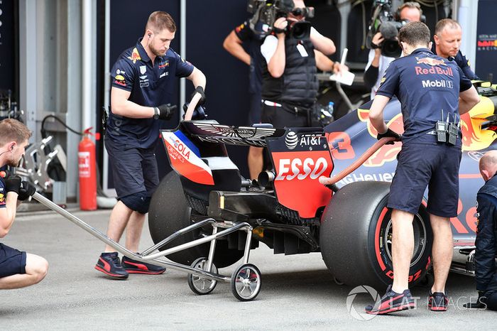 Max Verstappen, Red Bull Racing RB14 trasero