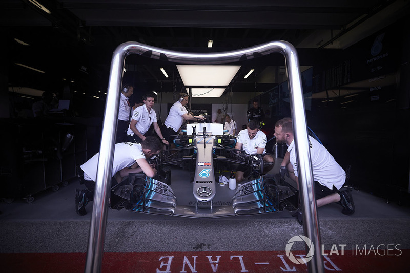 Valtteri Bottas, Mercedes AMG F1 W09, di garasi