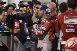 Le vainqueur Andrea Dovizioso, Ducati Team, avec Claudio Domenicali