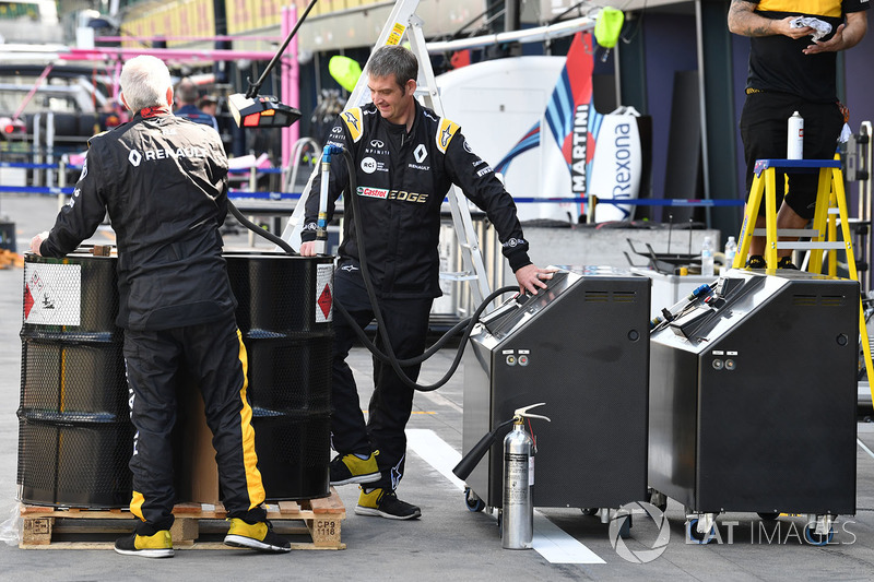 Механіки Renault Sport F1 Team