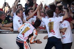 El campeón del mundo, Marc Marquez, Repsol Honda Team, celebra el título