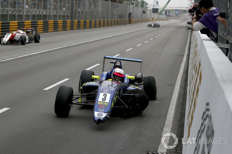 Ferdinand Habsburg, Carlin, Dallara Volkswagen after the crash in the last corner