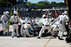 Felipe Massa, Williams FW40, pit stop action