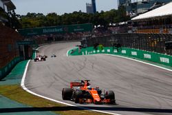 Fernando Alonso, McLaren MCL32, Sergio Perez, Sahara Force India F1 VJM10