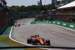 Fernando Alonso, McLaren MCL32, Sergio Perez, Sahara Force India F1 VJM10
