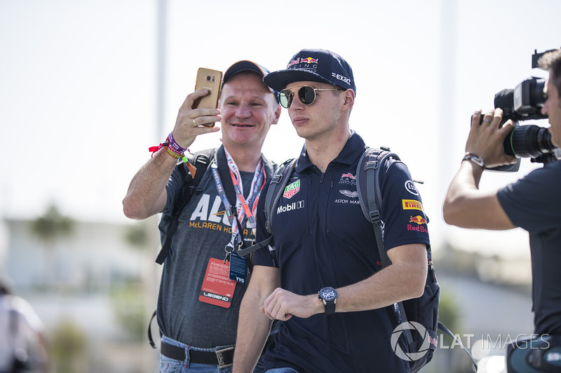 Max Verstappen, Red Bull Racing fans selfie