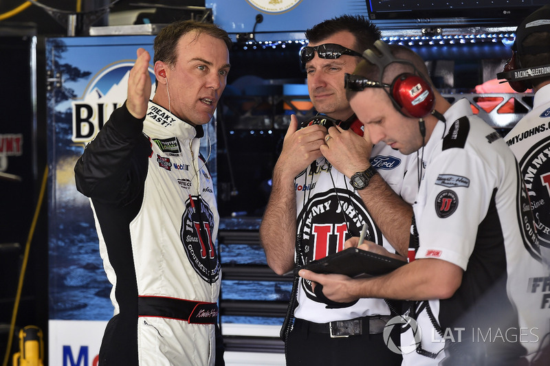 Kevin Harvick, Stewart-Haas Racing Ford Fusion y Rodney Childers