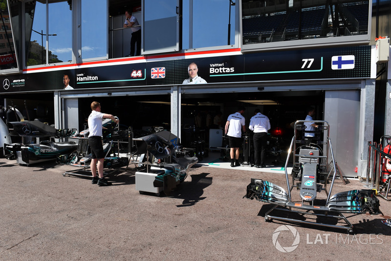 Mercedes-AMG F1 W09, hidung dan sayap depan