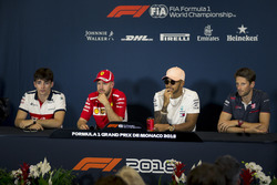 Charles Leclerc, Sauber, Sebastian Vettel, Ferrari, Lewis Hamilton, Mercedes-AMG F1 y Romain Grosjean, Haas F1 en la conferencia de prensa