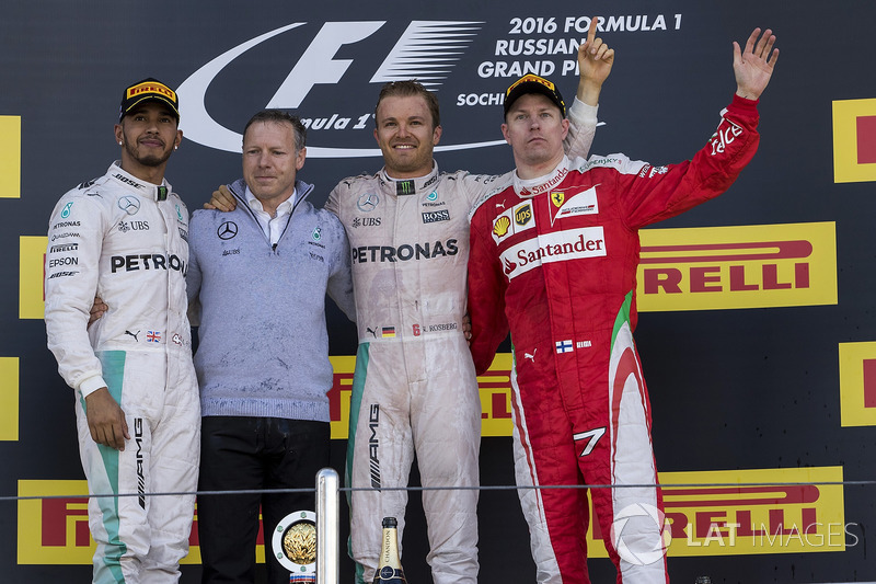 Lewis Hamilton, Mercedes AMG F1, Nico Rosberg, Mercedes AMG F1 et Kimi Raikkonen, Ferrari sur le  podium