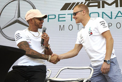 Lewis Hamilton, Mercedes AMG F1,en Valtteri Bottas, Mercedes AMG F1, op het podium