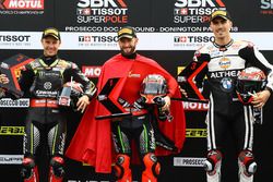 Il poleman Tom Sykes, Kawasaki Racing, il secondo classificato Jonathan Rea, Kawasaki Racing, il terzo classificato Loris Baz, Althea Racing