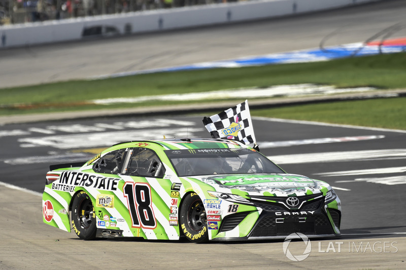 Race winner Kyle Busch, Joe Gibbs Racing, Toyota Camry Interstate Batteries