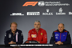 Robert Fernley, directeur adjoint de Force India, Maurizio Arrivabene, directeur de Ferrari et Franz Tost, directeur de Toro Rosso, en conférence de presse