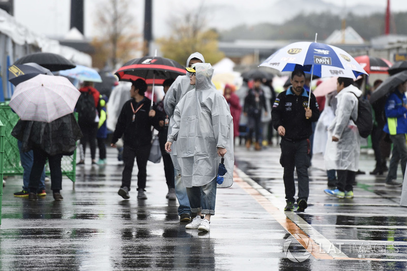 Paddock atmosphere