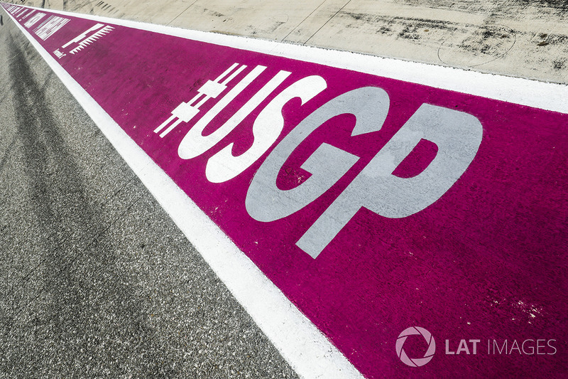 Logo del GP de EU en la superficie de pit lane