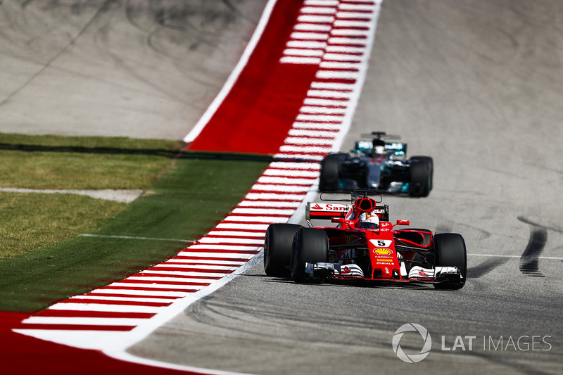 Sebastian Vettel, Ferrari SF70H, Lewis Hamilton, Mercedes AMG F1 W08