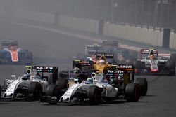 Felipe Massa, Williams FW38 Mercedes, Valtteri Bottas, Williams FW38 Mercedes, Carlos Sainz Jr., Scuderia Toro Rosso STR11 Ferrari, Sergio Perez, Force India VJM09 Mercedes, Kevin Magnussen, Renault Sport F1 Team RE16 au départ