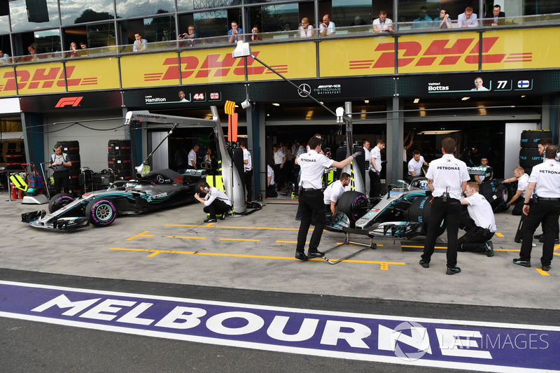 Lewis Hamilton, Mercedes-AMG F1 W09, Valtteri Bottas, Mercedes-AMG F1 W09