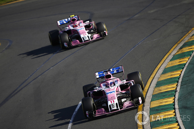 Sergio Perez, Force India VJM11 Mercedes, devant Esteban Ocon, Force India VJM11 Mercedes