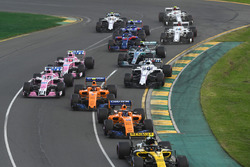 Carlos Sainz Jr., Renault Sport F1 Team R.S. 18 y Fernando Alonso, McLaren MCL33