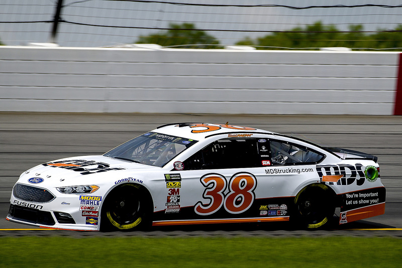 21. David Ragan, Front Row Motorsports, Ford Fusion MDS Transport