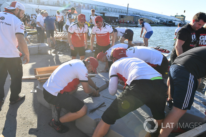 Sauber lors de la course de radeaux