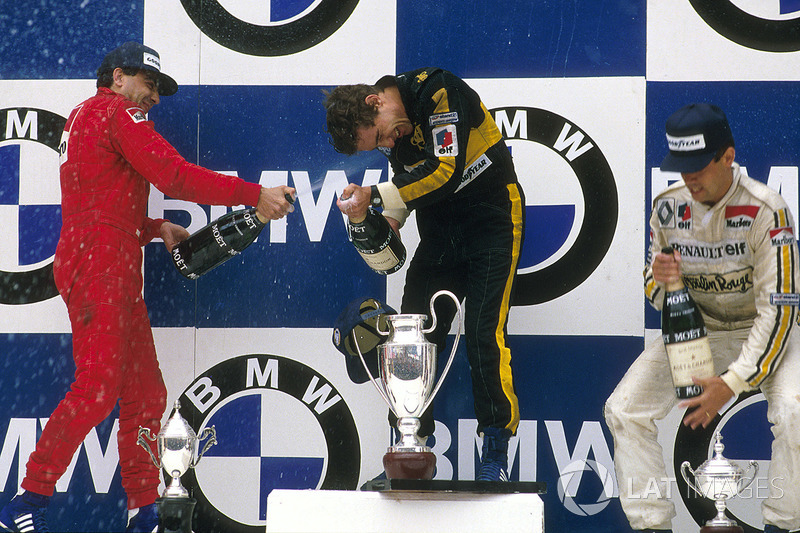 Il vincitore della gara Ayrton Senna, Lotus, il secondo classificato Michele Alboreto, Ferrari, il terzo classificato Patrick Tambay, Renault