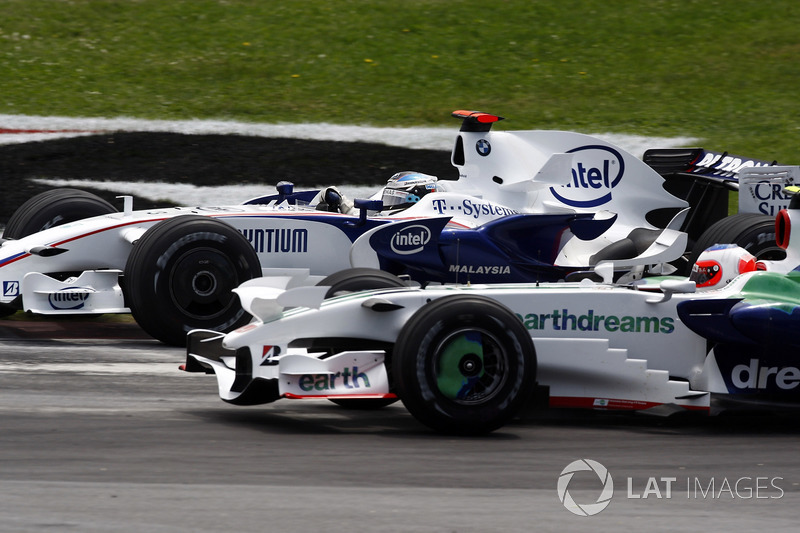 Nick Heidfeld, BMW Sauber F1.08, ve Rubens Barrichello, Honda RA108