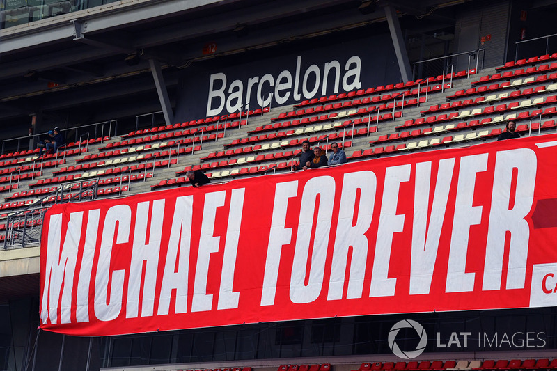 Spanduk untuk Michael Schumacher