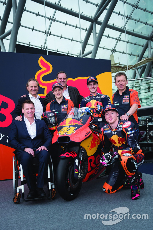 Bradley Smith, Red Bull KTM Factory Racing, Pol Espargaro, Red Bull KTM Factory Racing, Mika Kallio, Red Bull KTM Factory Racing, Pit Beirer, responsable de la división de competición de KTM, Hubert Trunkenpolz, miembros de KTM, Mike Leitner, Team manager