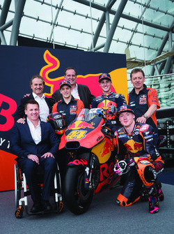 Bradley Smith, Red Bull KTM Factory Racing, Pol Espargaro, Red Bull KTM Factory Racing, Mika Kallio, Red Bull KTM Factory Racing, Pit Beirer, directeur de la compétition de KTM, Hubert Trunkenpolz, membre du conseil d'administration de KTM, Mike Leitner, Team Manager Red Bull KTM Factory Racing