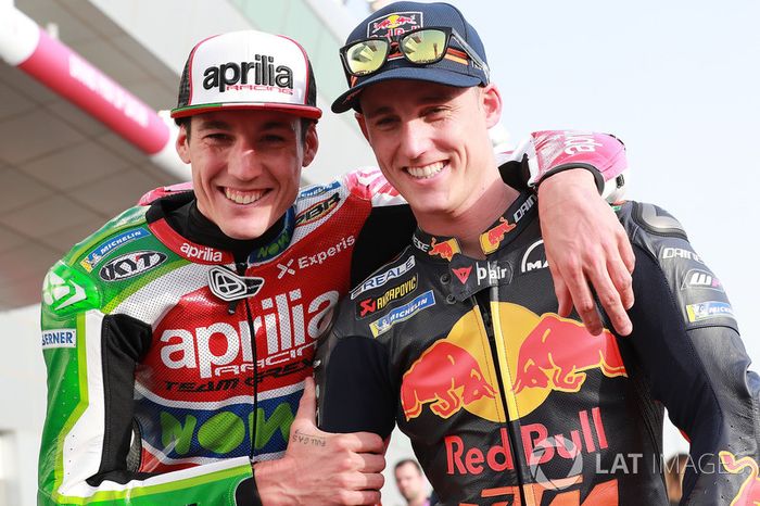 Aleix Espargaró, Aprilia, junto a su hermano Pol de KTM