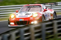 #30 Frikadelli Racing Team Porsche 911 GT3R: Lance David Arnold, Alexander Müller, Wolf Henzler, Matt Campbell