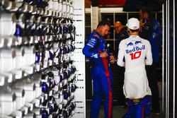 Pierre Gasly, Toro Rosso, se prepara para la carrera con sus colegas
