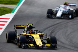 Carlos Sainz Jr., Renault Sport F1 Team R.S. 18, Charles Leclerc, Sauber C37