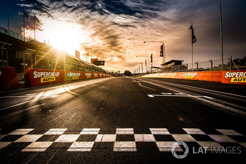 Track atmosphere